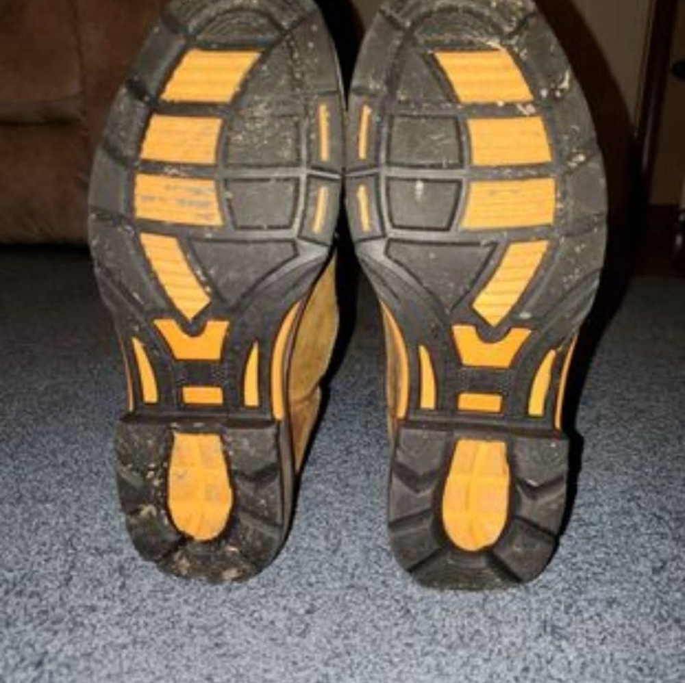 Boots - Picture 4 of 4